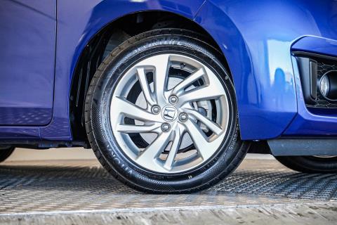 2015 Honda Fit L Hybrid / Jazz - Thumbnail