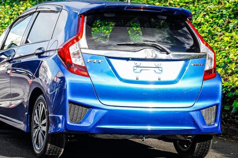 2014 Honda Fit S Hybrid / Jazz RS - Thumbnail