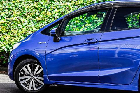 2014 Honda Fit S Hybrid / Jazz RS - Thumbnail