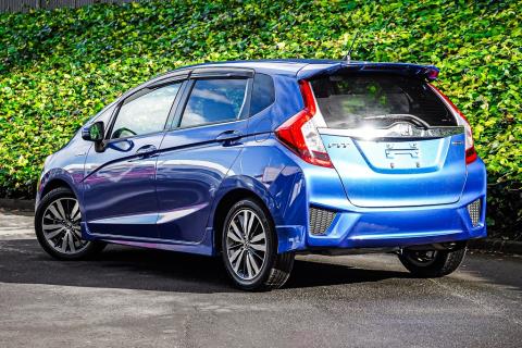 2014 Honda Fit S Hybrid / Jazz RS - Thumbnail