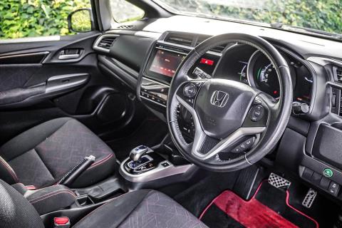 2014 Honda Fit S Hybrid / Jazz RS - Thumbnail