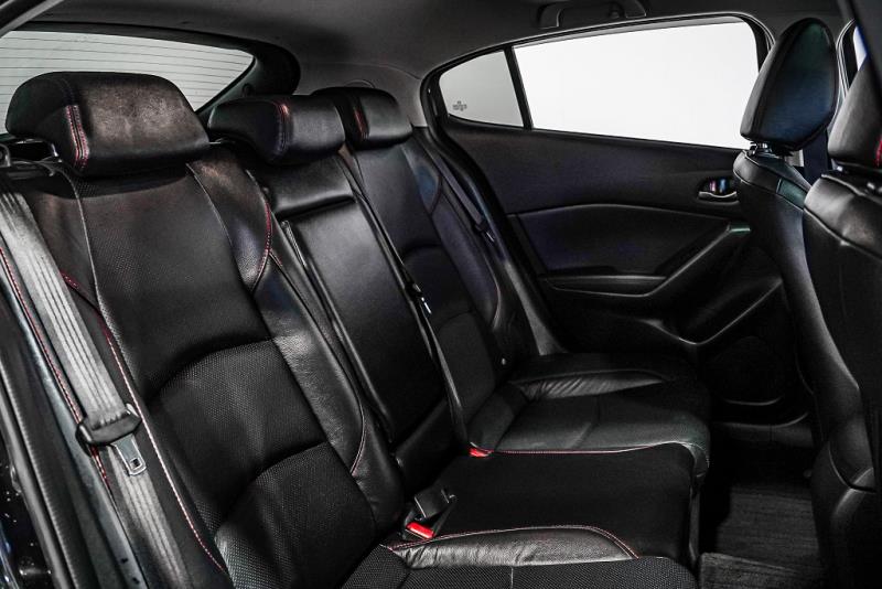 2015 Mazda Axela 20S / 3 LTD
