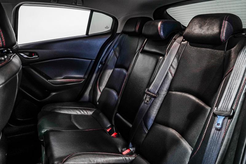 2015 Mazda Axela 20S / 3 LTD