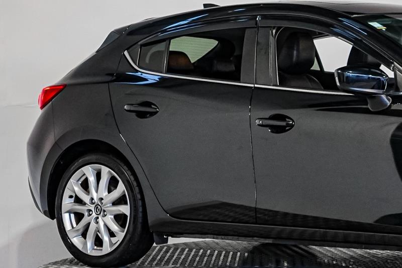 2015 Mazda Axela 20S / 3 LTD