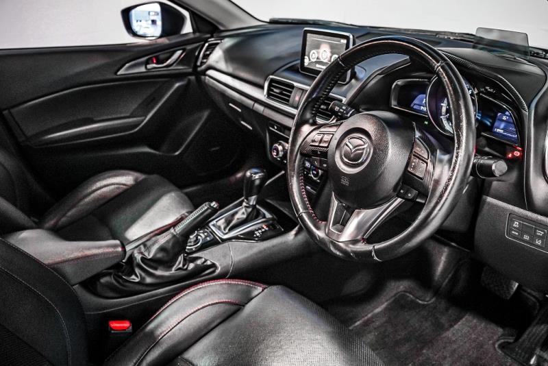 2015 Mazda Axela 20S / 3 LTD