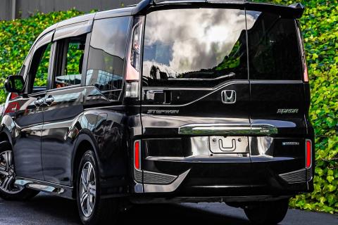 2018 Honda Step Wagon - Thumbnail