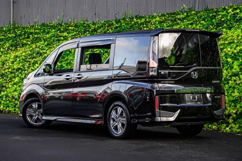 2018 Honda Step Wagon - Thumbnail