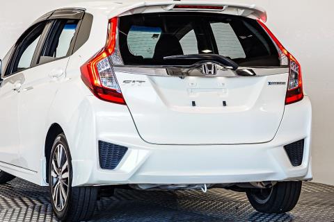2014 Honda Fit S Hybrid / Jazz RS - Thumbnail