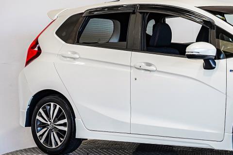 2014 Honda Fit S Hybrid / Jazz RS - Thumbnail