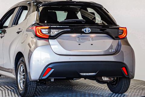 2020 Toyota Yaris G Hybrid / Vitz - Thumbnail