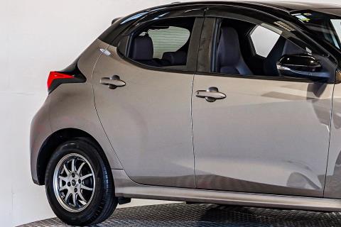 2020 Toyota Yaris G Hybrid / Vitz - Thumbnail