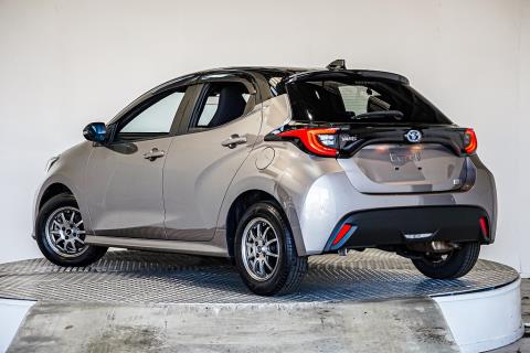 2020 Toyota Yaris G Hybrid / Vitz - Thumbnail