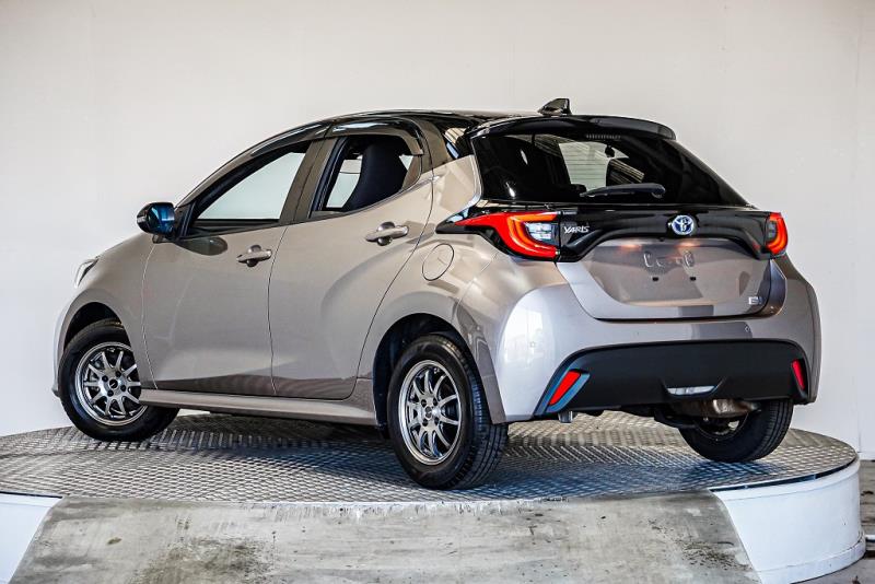 2020 Toyota Yaris G Hybrid / Vitz