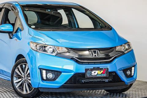 2014 Honda Fit S Hybrid / Jazz RS - Thumbnail