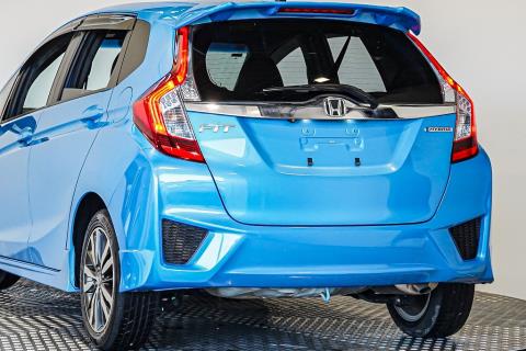 2014 Honda Fit S Hybrid / Jazz RS - Thumbnail
