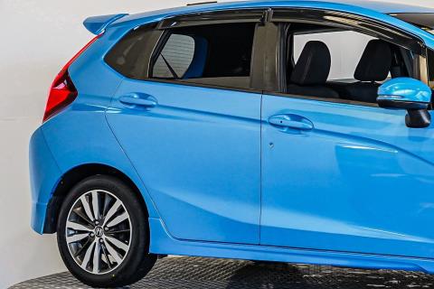 2014 Honda Fit S Hybrid / Jazz RS - Thumbnail