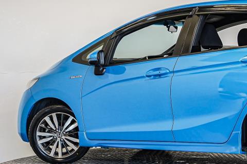 2014 Honda Fit S Hybrid / Jazz RS - Thumbnail