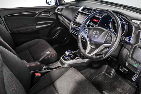 2014 Honda Fit S Hybrid / Jazz RS - Thumbnail