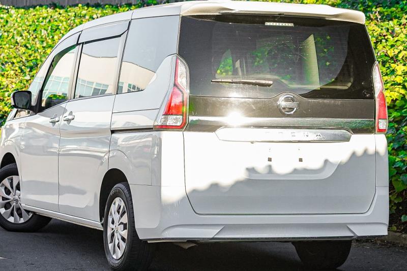 2017 Nissan Serena / NV200