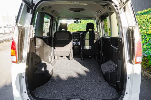 2017 Nissan Serena / NV200 - Thumbnail