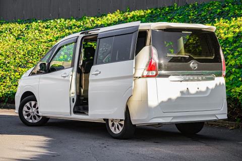 2017 Nissan Serena / NV200 - Thumbnail