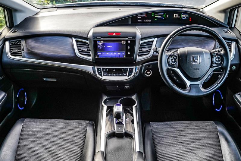 2016 Honda Jade Hybrid / Shuttle