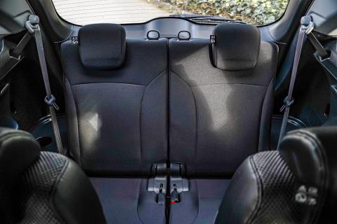 2016 Honda Jade Hybrid / Shuttle - Thumbnail