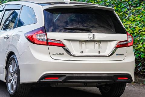 2016 Honda Jade Hybrid / Shuttle - Thumbnail