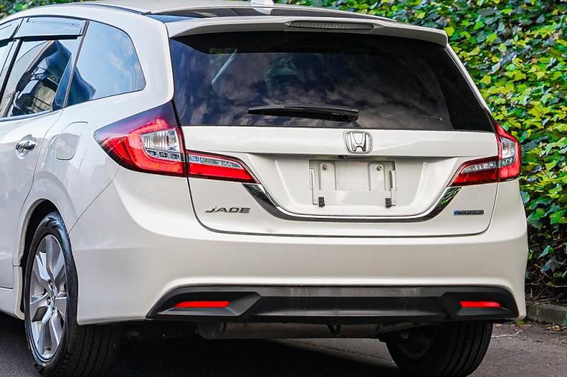 2016 Honda Jade Hybrid / Shuttle