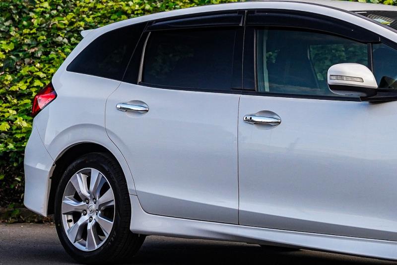 2016 Honda Jade Hybrid / Shuttle