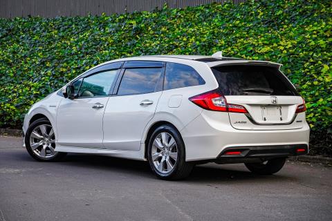 2016 Honda Jade Hybrid / Shuttle - Thumbnail