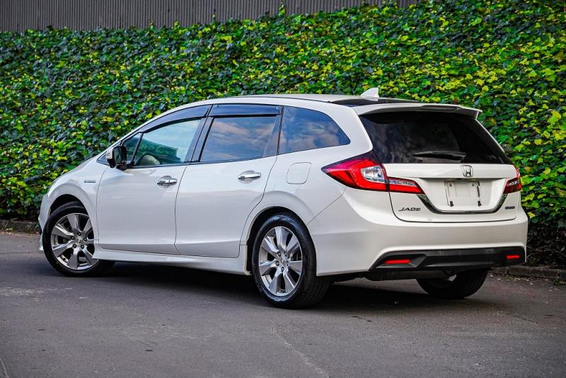 2016 Honda Jade Hybrid / Shuttle