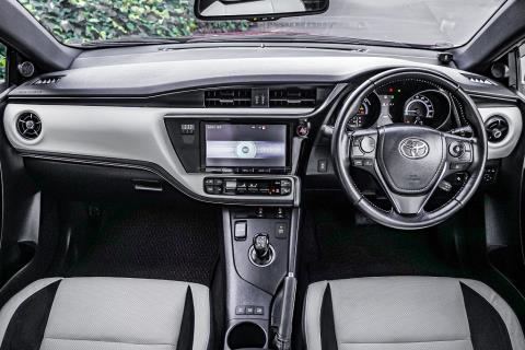 2016 Toyota Auris Hybrid / Corolla - Thumbnail