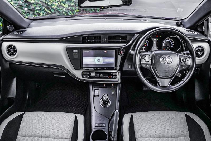 2016 Toyota Auris Hybrid / Corolla
