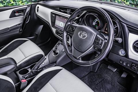 2016 Toyota Auris Hybrid / Corolla - Thumbnail