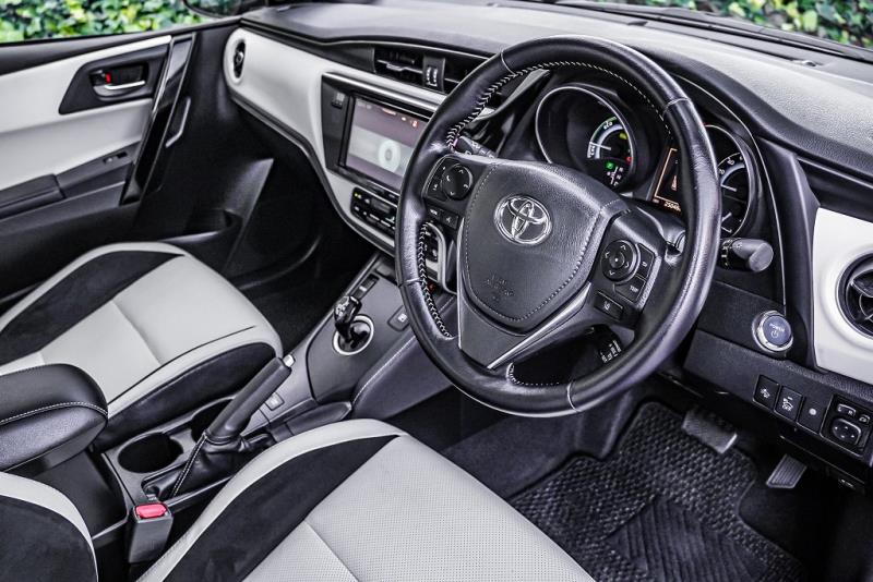 2016 Toyota Auris Hybrid / Corolla