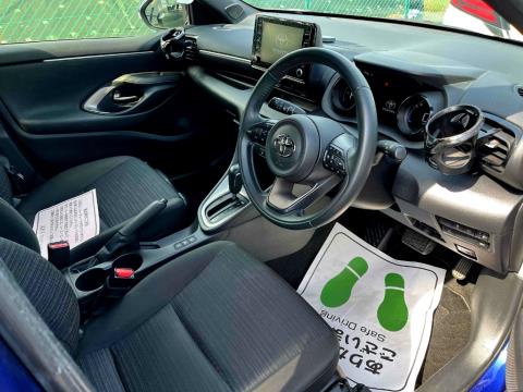 2020 Toyota Yaris Hybrid Z - Thumbnail