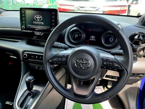 2020 Toyota Yaris Hybrid Z - Thumbnail