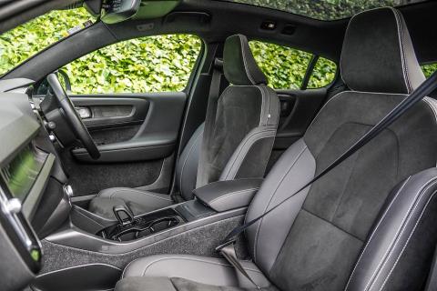 2022 Volvo C40 Recharge Ultimate - Thumbnail