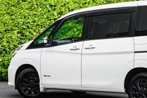 2016 Nissan Serena Van / NV350 - Thumbnail