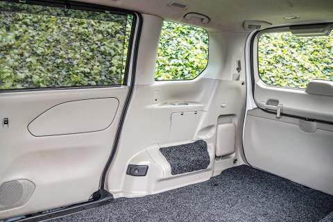 2016 Nissan Serena Van / NV350 - Thumbnail