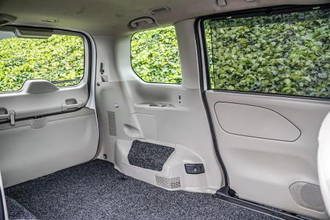 2016 Nissan Serena Van / NV350 - Thumbnail