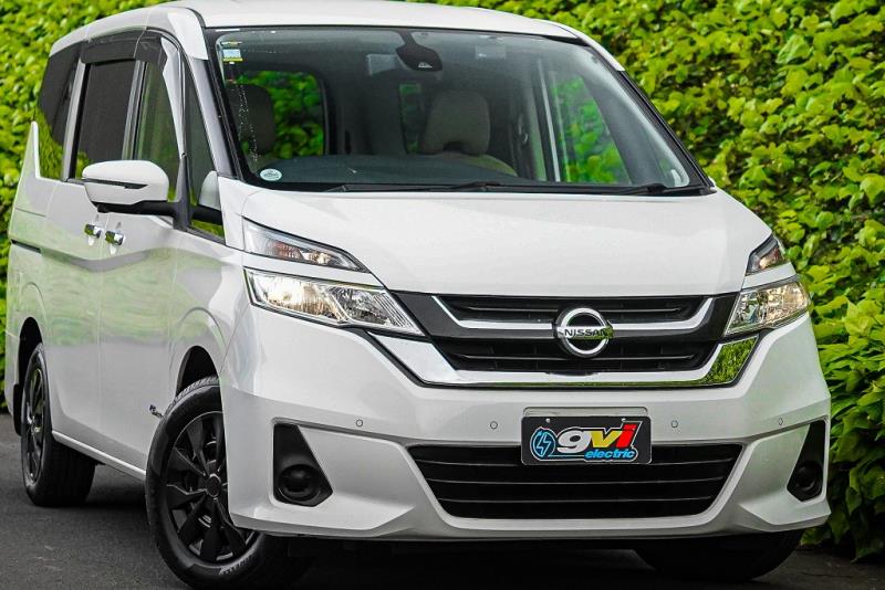 2016 Nissan Serena Van / NV350