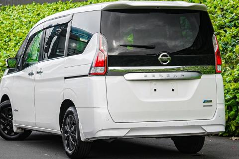 2016 Nissan Serena Van / NV350 - Thumbnail
