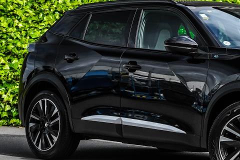 2021 Peugeot e-2008 GT Electric - Thumbnail