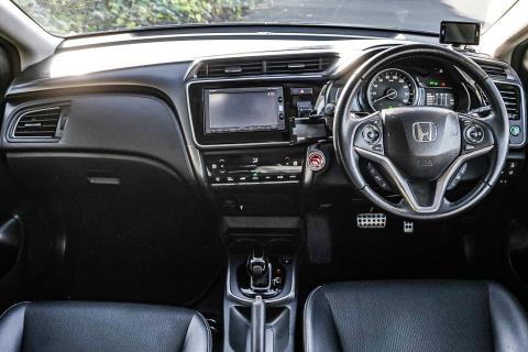 2017 Honda Grace Hybrid - Thumbnail