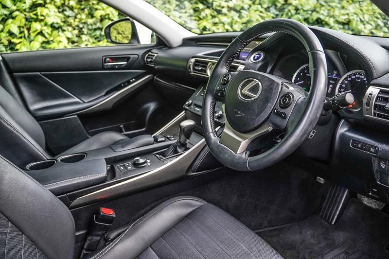 2014 Lexus IS 300h