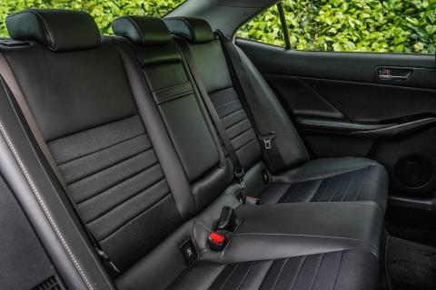 2014 Lexus IS 300h - Thumbnail