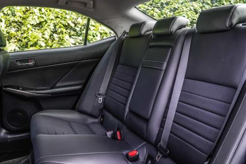 2014 Lexus IS 300h - Thumbnail