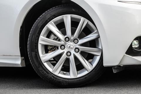 2014 Lexus IS 300h - Thumbnail